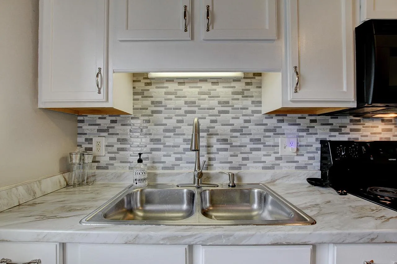 3 bed, 1.5 bath, 1175 sqft, $1,350 — Photo 2