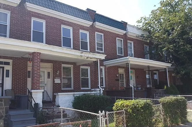 Spacious 3 BD / 3 BA Townhouse in Baltimore | Ideal Layout & Commuter Location! — Photo 3