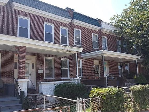 3rd image of 3203 Phelps Ln