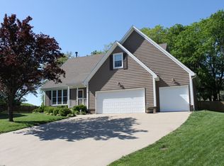 416 NE Victoria Cir, Lees Summit, MO 64086