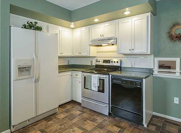 3rd image of 2739 S Martinson Ave