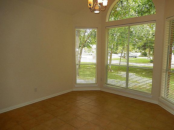 4th image of 3330 Lake Island Dr