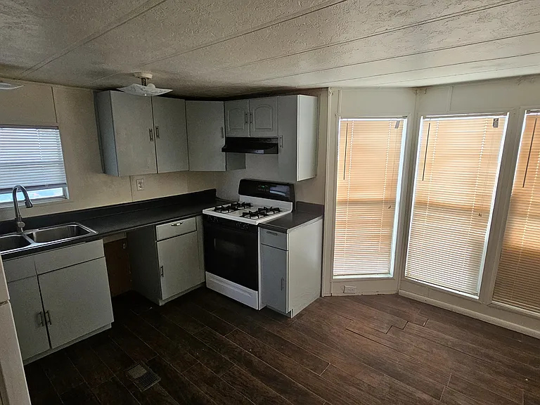 345 Nevada Dr — Photo 9
