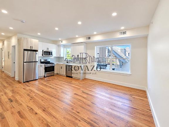 2nd image of 149-150 Roseville Ave #7