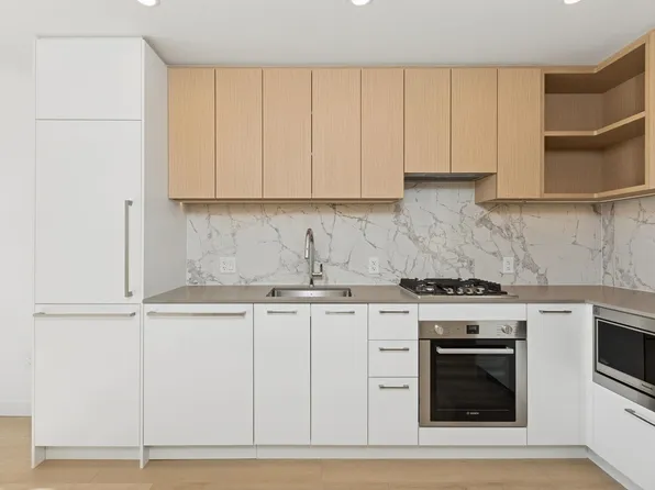 6468 Willingdon Ave #2302, Burnaby, BC V5H 2T3