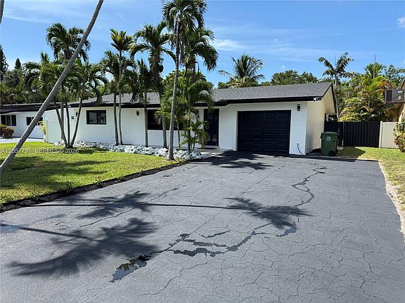 3rd image of 1370 SW 32nd St