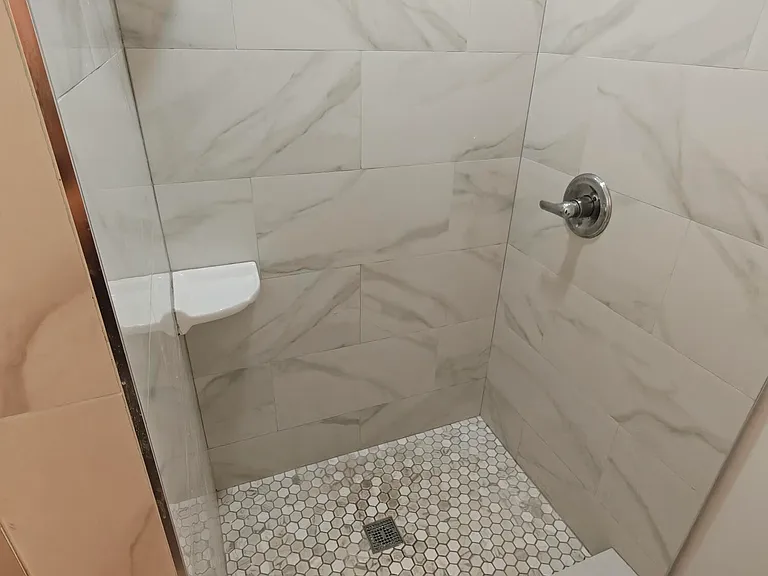 1010 Grant St — Photo 3