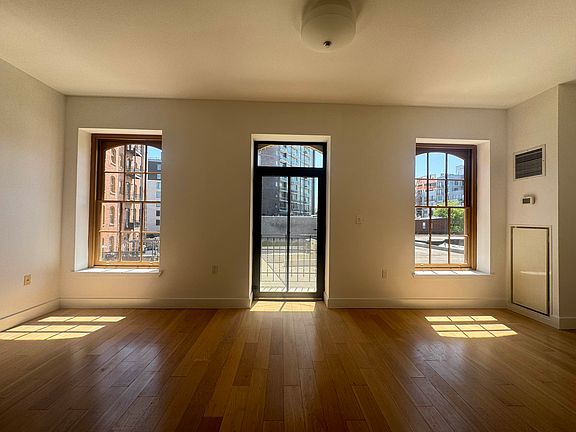 5th image of 3101 Vernon Blvd APT 307
