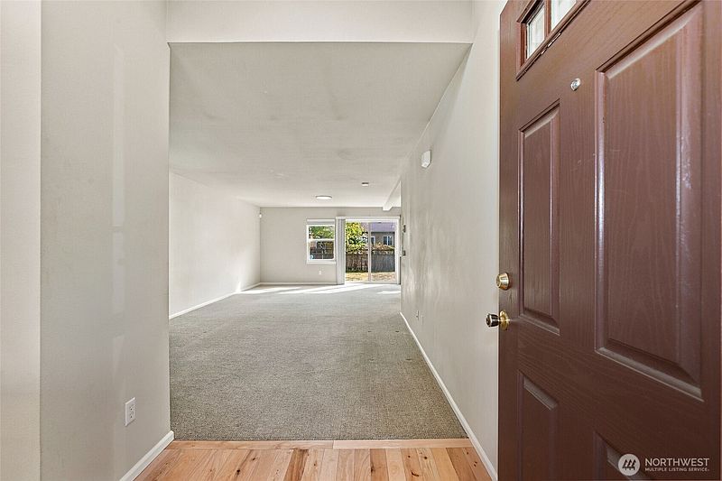 5th image of 4426 Roxanna Loop SE