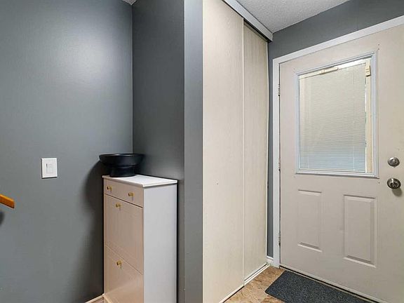 5th image of 321 E Queenston Hts SE