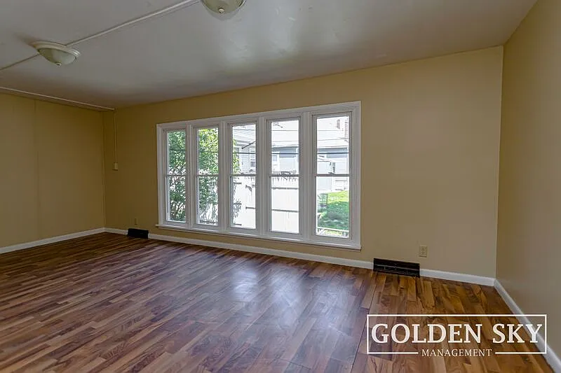 6 bed, 3.0 bath, $1,595 — Photo 3