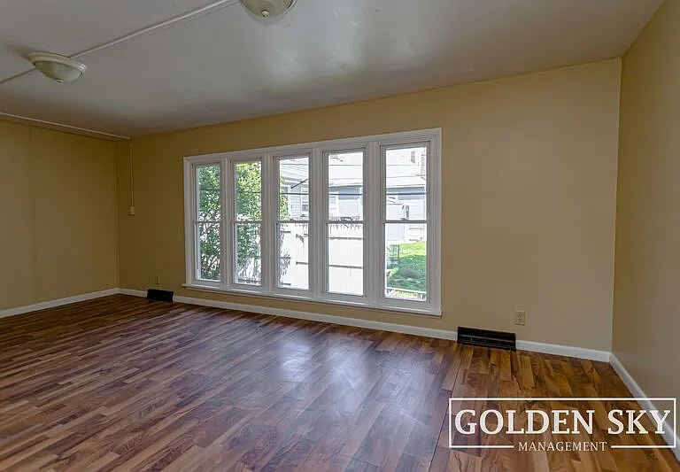 1925 W Jackson St #2 — Photo 3