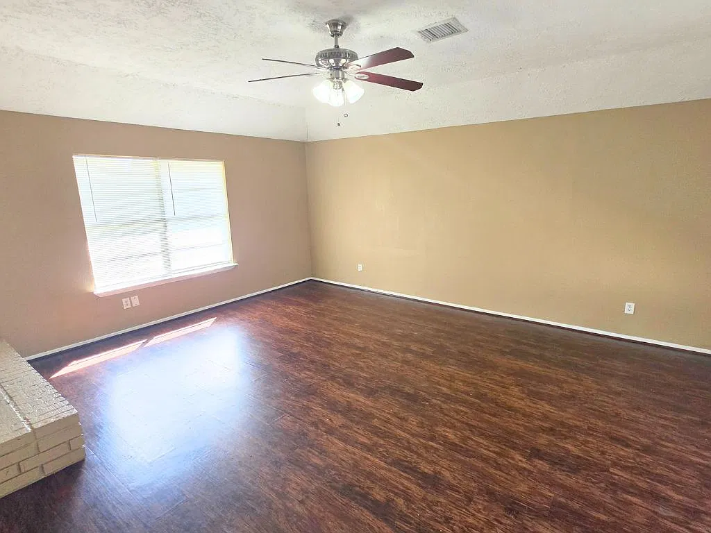 423 N Compass Rose Circle, Crosby — Photo 4