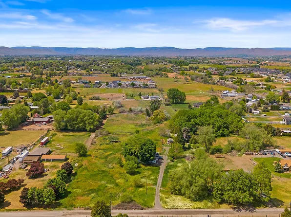 2402 S 66th Ave, Yakima, WA 98903