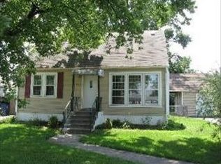 912 W Hillside Dr, Bensenville, IL 60106