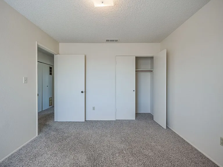 1021 W Perdew Ave — Photo 21