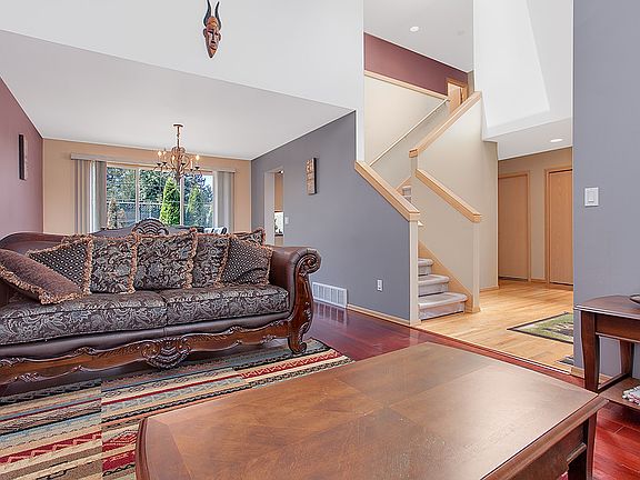 4th image of 1820 NE Serpentine Pl