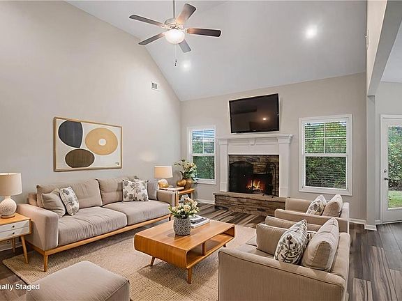 4th image of 144 Chestnut Trl