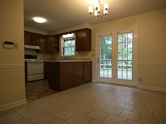 5th image of 1051 Angela Dr