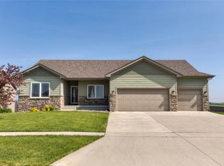 910 NW 39th St, Ankeny, IA 50023