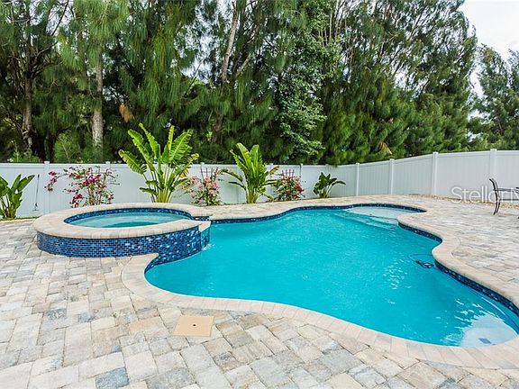 4th image of 10612 Scenic Hollow Dr