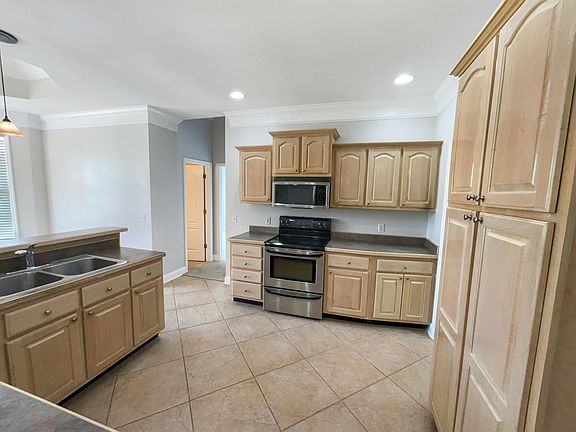 3rd image of 339 Rock Creek Trl