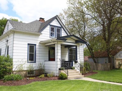 215 N Commonwealth Ave, Elgin, IL, 60123