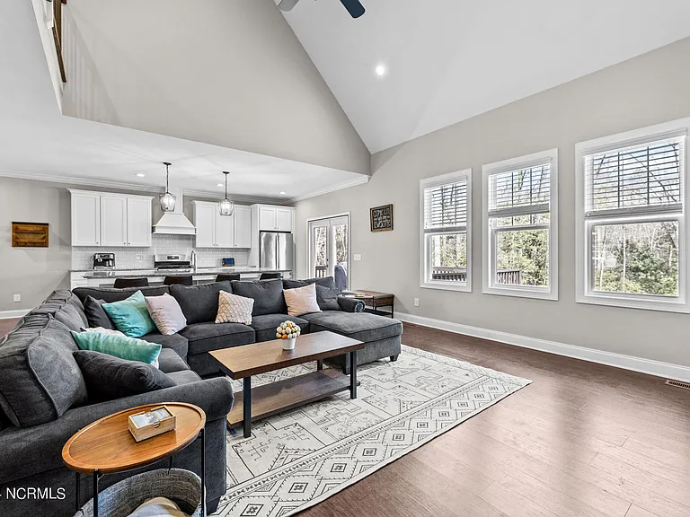 182 Lakeview Dr — Photo 14