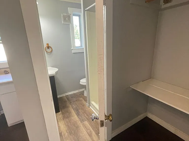 310 W Franklin St — Photo 11