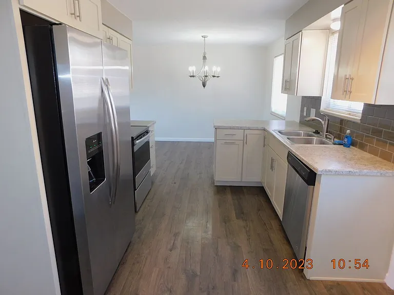 9439 W Burgundy Ave — Photo 4