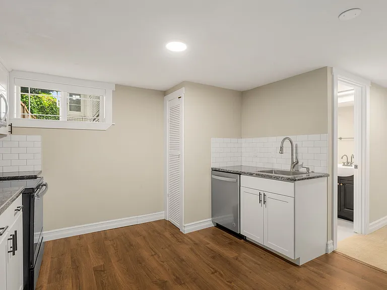 6017 SW Admiral Way — Photo 32