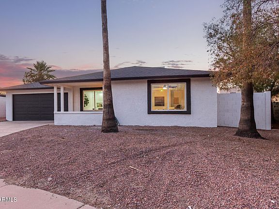 2nd image of 2208 E Paradise Dr