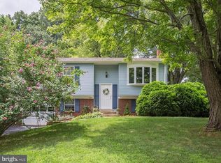 5628 Saint Charles Dr, Woodbridge, VA 22193