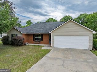 8 Edinburgh Dr, Tifton, GA 31793