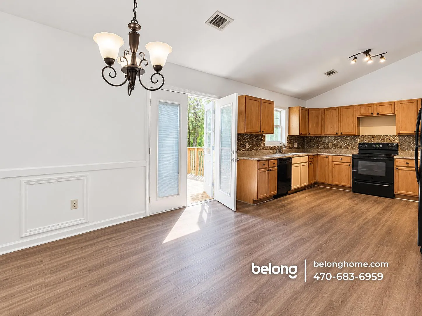3 bed, 2.0 bath, 1760 sqft, $2,055 — Photo 2