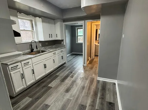 2111 Goodnor Rd, Cleveland Heights, OH 44118