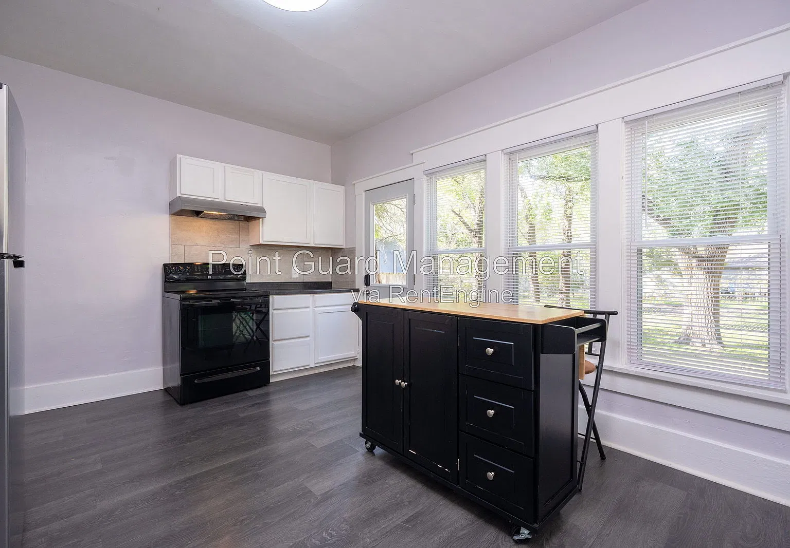 3 bed, 1.0 bath, 1377 sqft, $1,350 — Photo 3