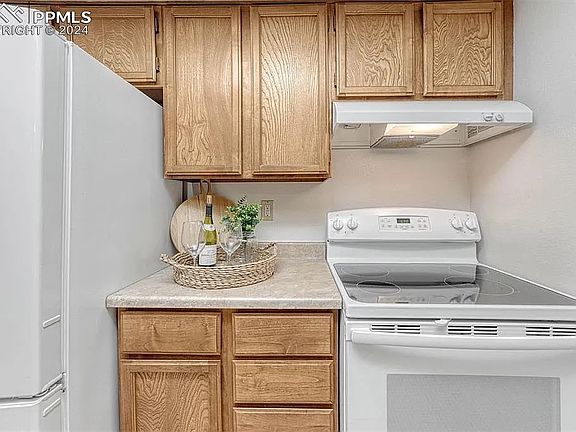 4th image of 144 W Rockrimmon Blvd