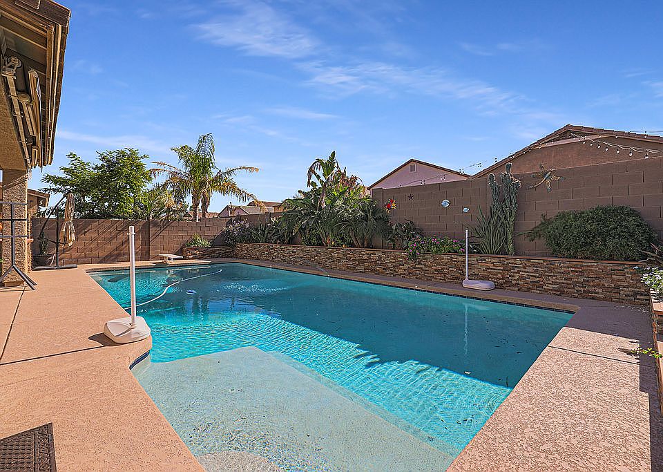 1st image of 1175 W Desert Valley Dr