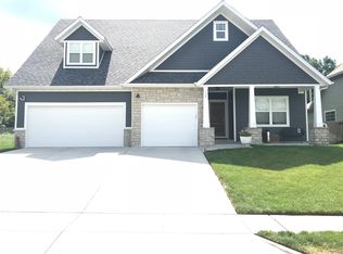 704 W Landsdowne Dr, Ozark, MO 65721