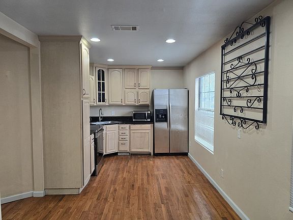 4th image of 2710 W Craig Pl