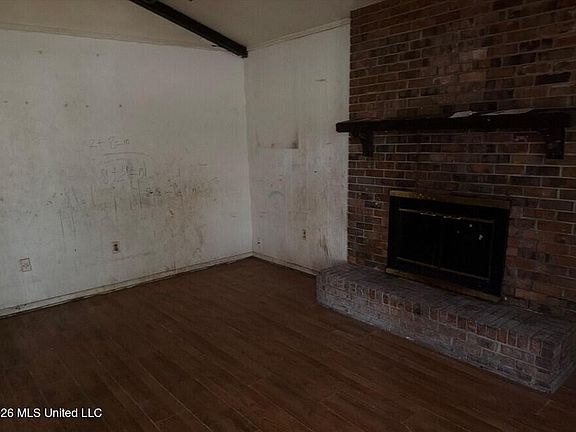 5th image of 606 Hacienda Ave