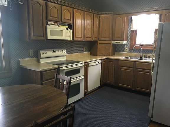 Eat-In Kitchen