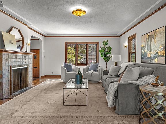 3rd image of 3455 NE 33rd Pl