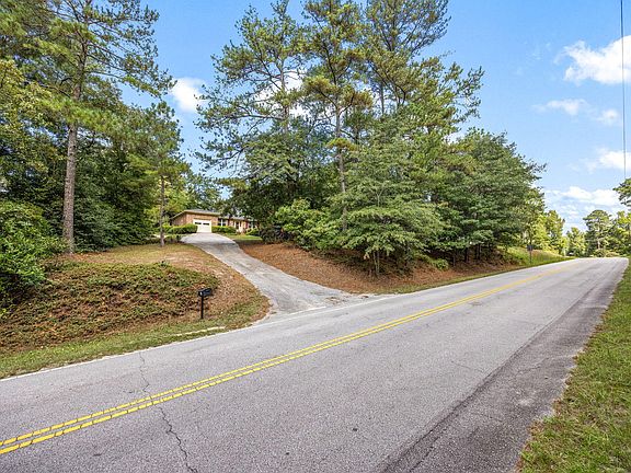 4th image of 619 Cherokee Dr