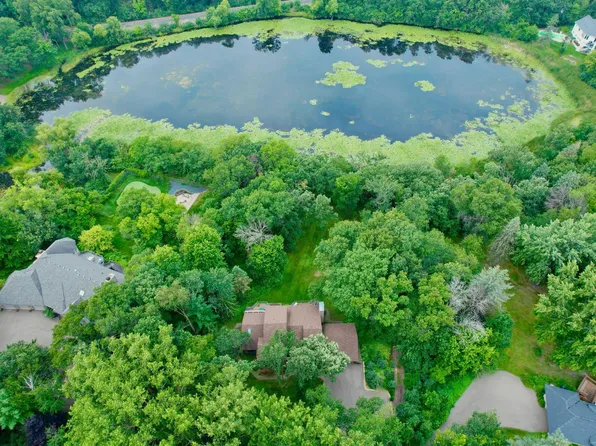 8910 Southwood Dr, Bloomington, MN 55437