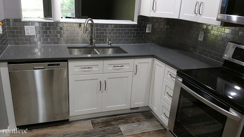 2nd image of 3221 Windbluff Dr