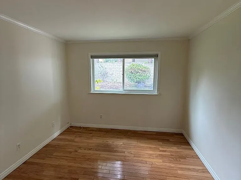 23350 Keswick St — Photo 17