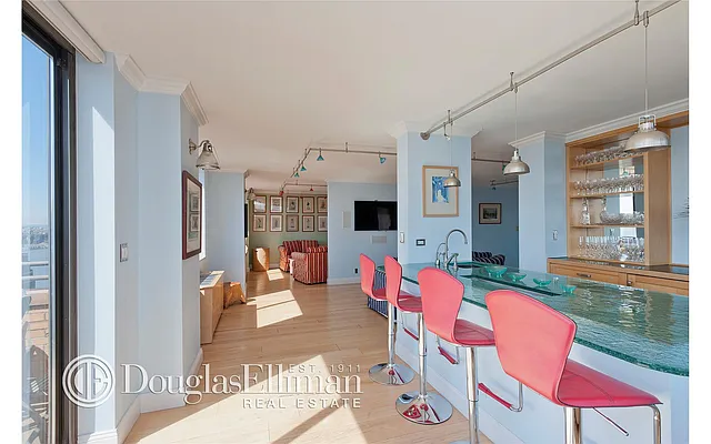 Rented by Douglas Elliman | media 24