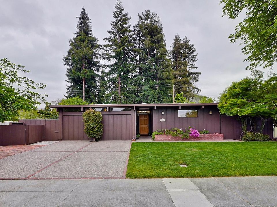 1st image of 262 Creekside Dr
